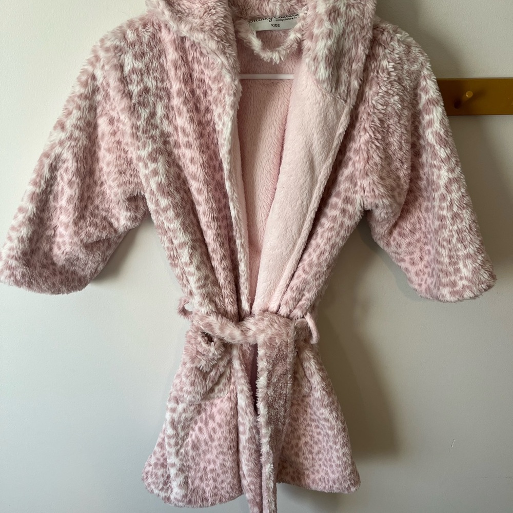 Minky Couture Kids’ Pink Leopard Robe